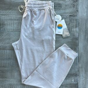 Vuori Dream Knit Jogger NWT Size M